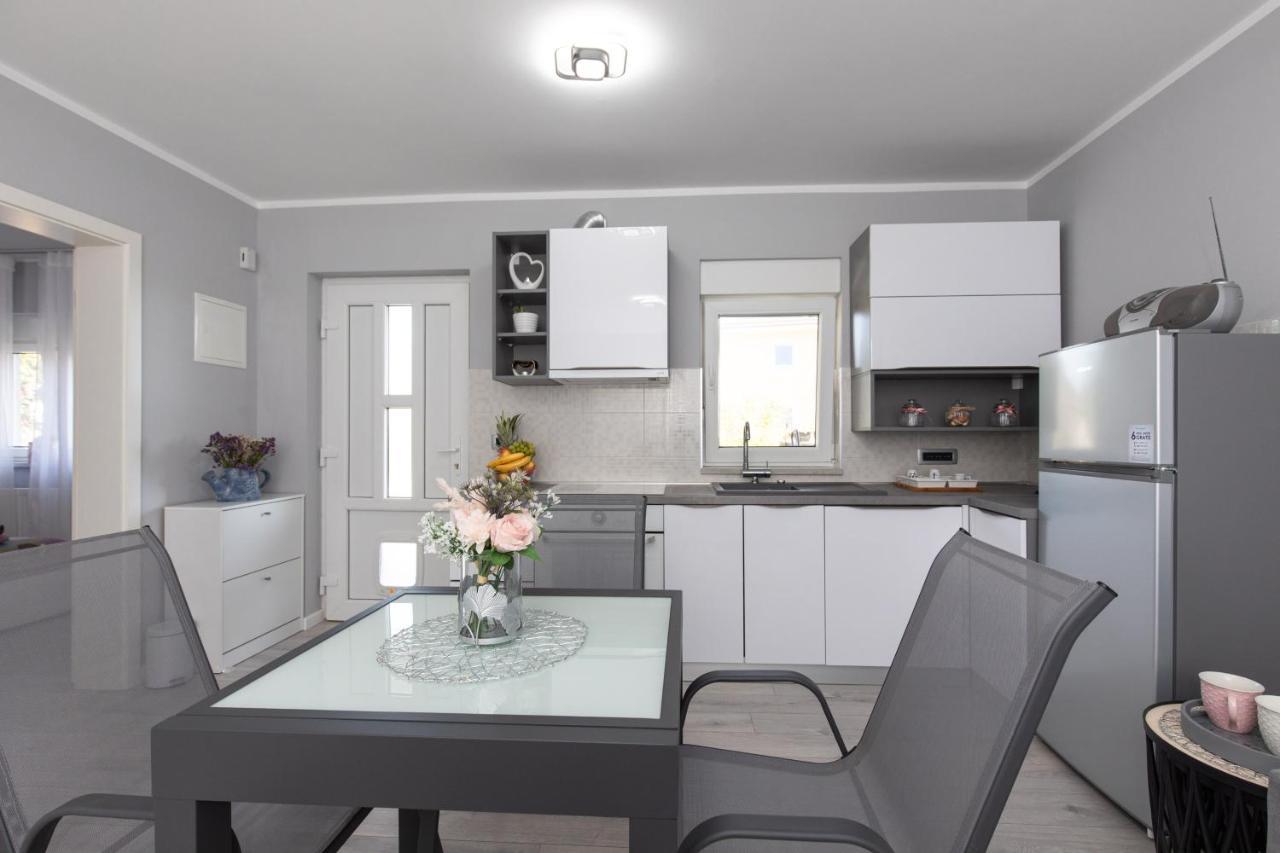 Apartment Odore Di Mare With Beautiful Garden Krk Town Zewnętrze zdjęcie